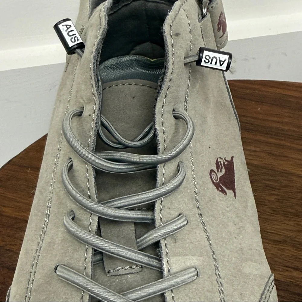 LDECK suede‎ leather high-top casual or hiking shoes in a taupe/grey color. Sz39